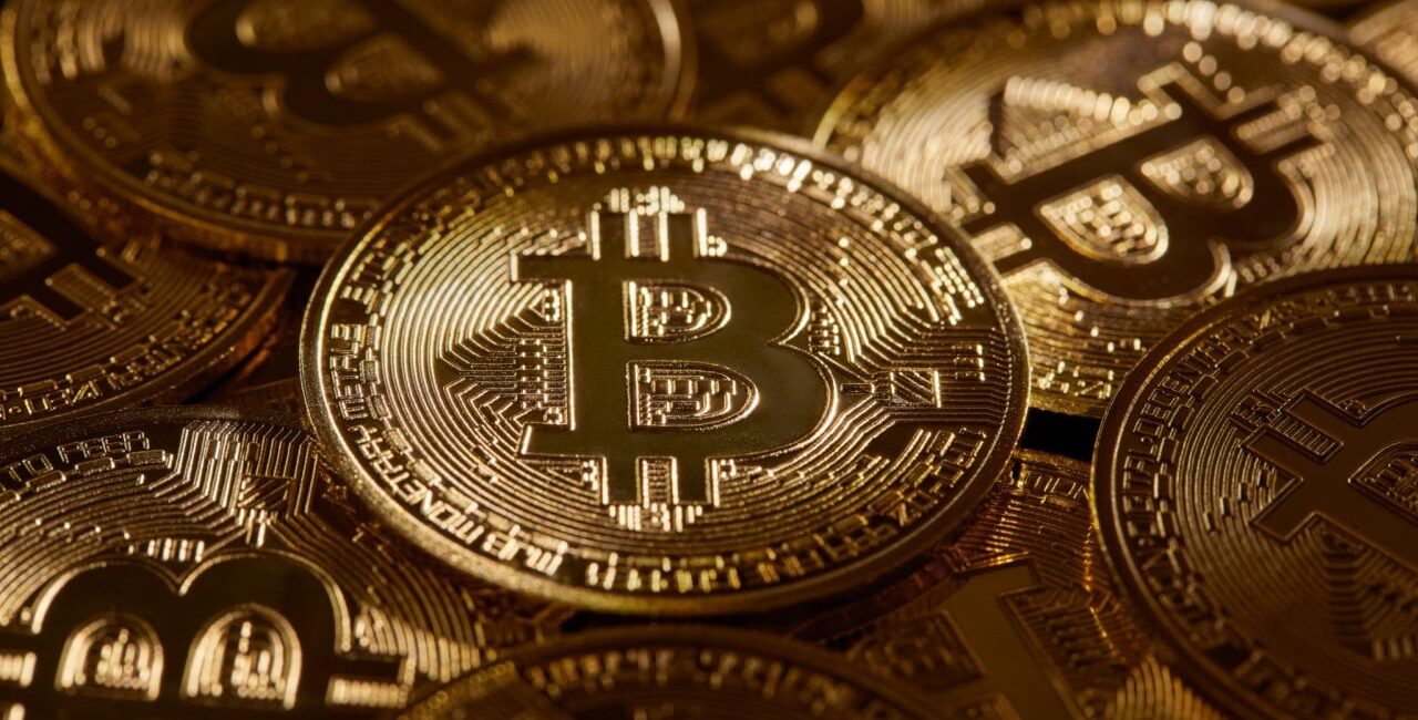 Blackrock, Fidelity, Ark 21shares Fuel $667 Million Surge in Bitcoin ETFs